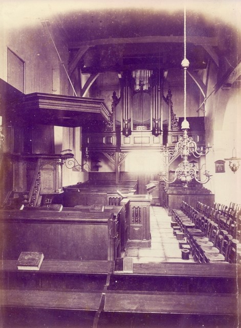 Binnenkant van de kerk rond 1900